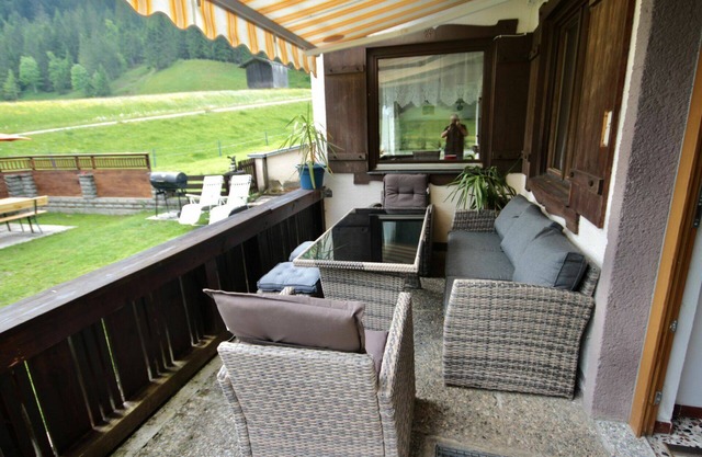 Beautiful private villa for 15 guests with WIFI, TV, terrace, pets allowed and parking