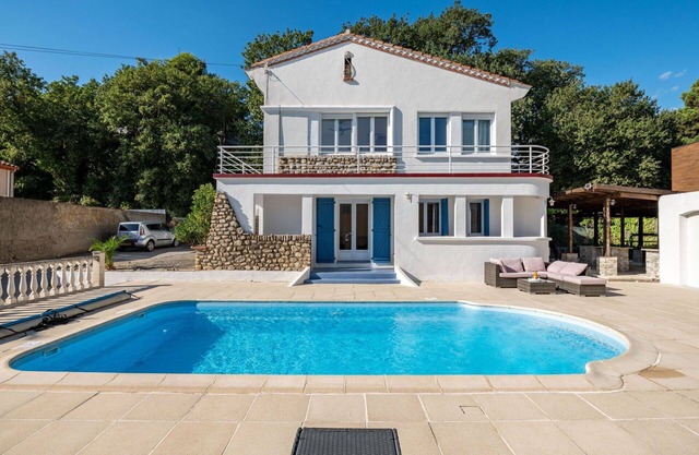 Beautiful private villa for 8 guests with private pool, A/C, WIFI, TV, terrace and parking