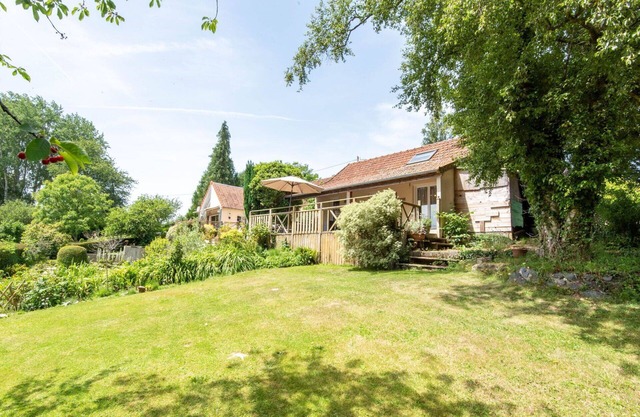 Beautiful private villa for 4 people with WIFI, TV, terrace, pets allowed and parking