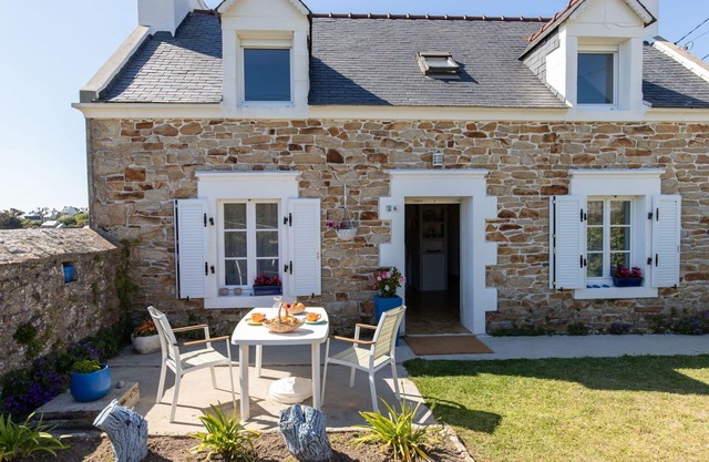 Beautiful private villa for 5 guests with TV, terrace, pets allowed and panoramic view