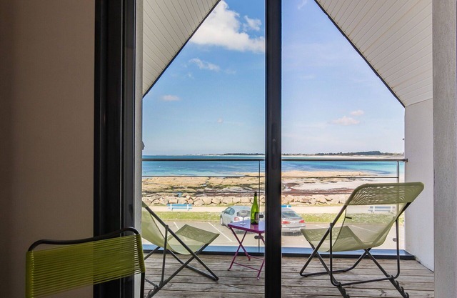 Beautiful private villa for 7 people with WIFI, TV, balcony and parking
