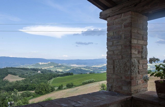 Beautiful private villa for 8 guests with private pool, WIFI, TV, panoramic view and parking