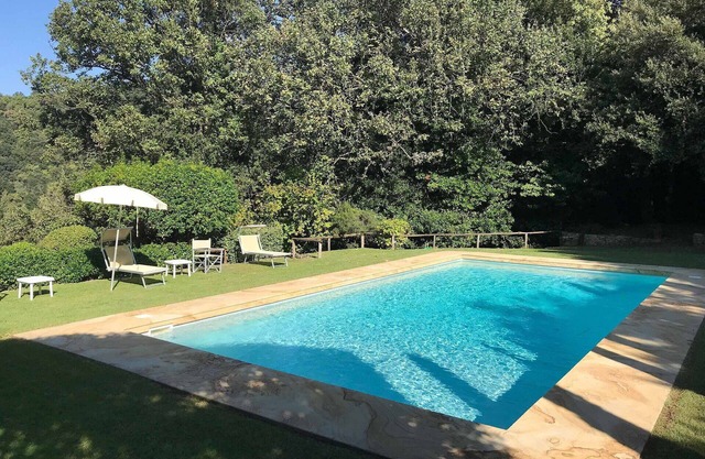 Beautiful private villa for 4 guests with pool, WIFI, TV, patio and panoramic view, close to Lucca