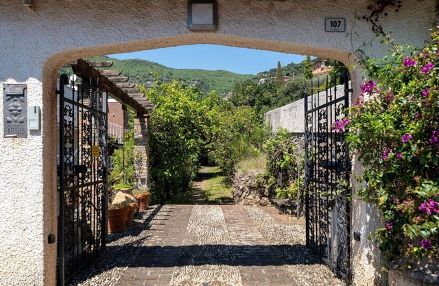 Beautiful private villa for 6 guests with WIFI and pets allowed