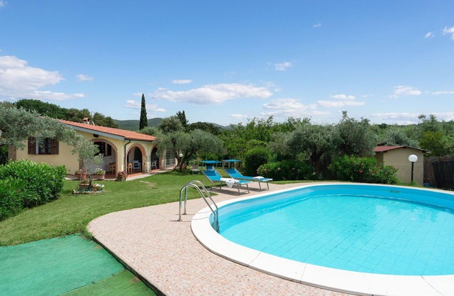 Beautiful private villa with WIFI, A/C, private pool, TV, patio, pets allowed and panoramic view