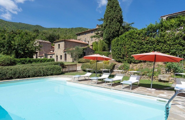 Beautiful private villa for 12 people with private pool, WIFI, TV, terrace and pets allowed