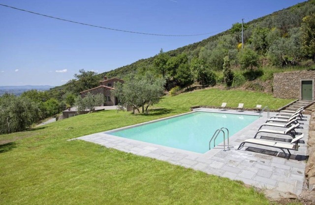 Beautiful private villa for 11 guests with sauna, A/C, hot tub, private pool, WIFI and TV