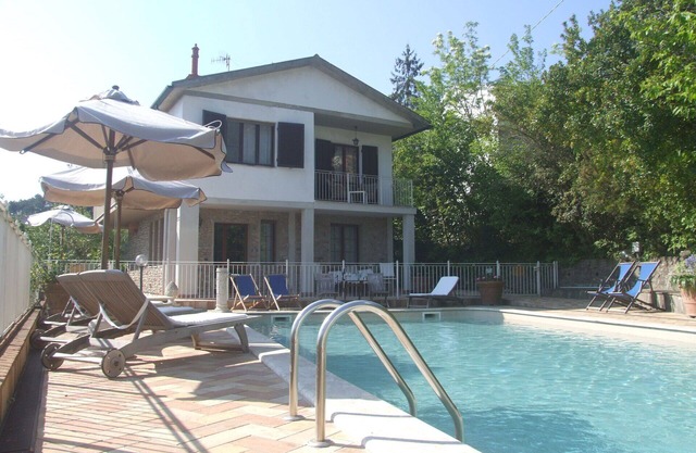 Beautiful private villa for 8 guests with pool, WIFI, TV, patio, panoramic view and parking