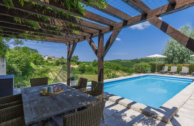 Beautiful private villa for 4 guests with private pool, A/C, WIFI, TV, patio and parking