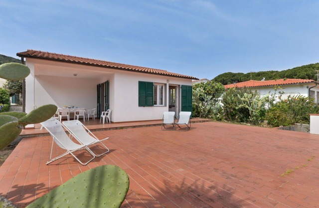 Beautiful private villa for 4 guests with TV, terrace and pets allowed