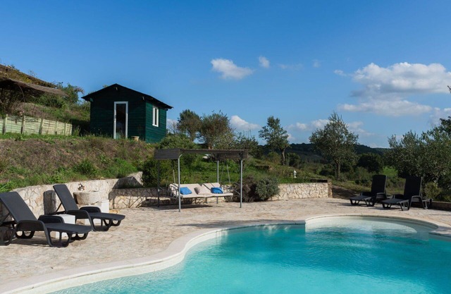 Beautiful private villa for 6 people with A/C, pool, hot tub, WIFI, TV and parking
