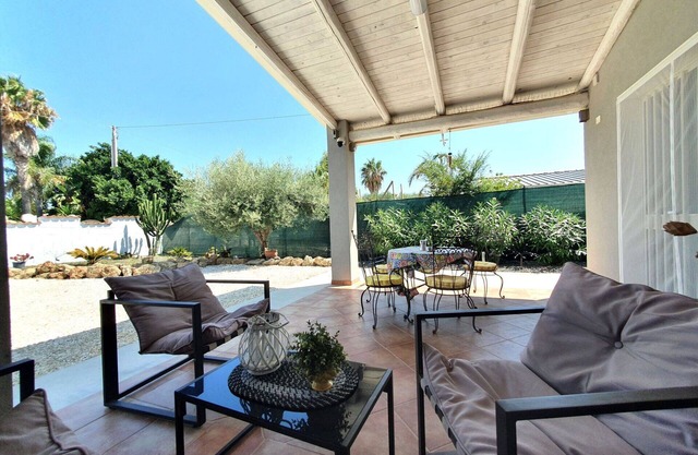 Beautiful private villa for 6 people with A/C, WIFI, TV, terrace and pets allowed