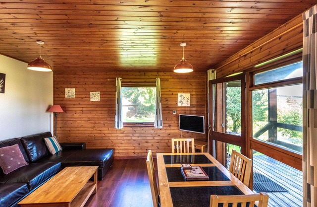 Beautiful private villa for 4 guests with WIFI, hot tub, TV, patio, pets allowed and panoramic v.