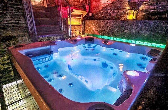 Beautiful private villa for 4 people with hot tub, WIFI, TV, patio and pets allowed