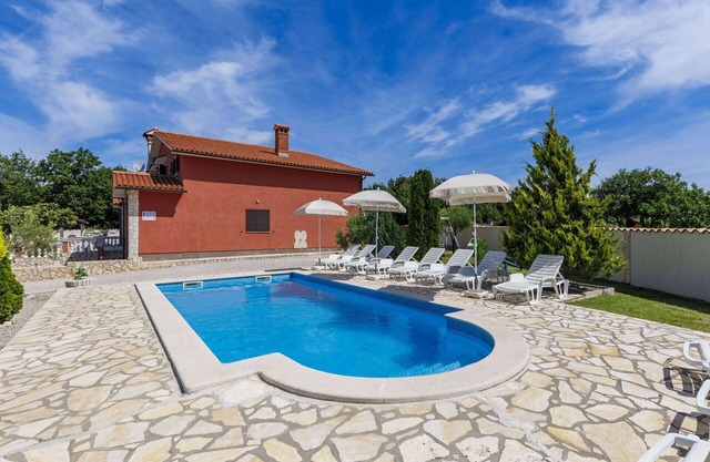 Beautiful private villa for 12 guests with WIFI, private pool, TV, patio and parking
