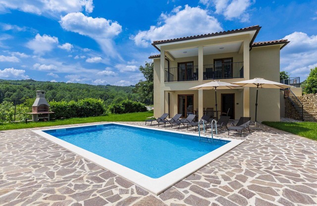 Beautiful private villa with WIFI, A/C, private pool, TV, terrace, pets allowed and parking