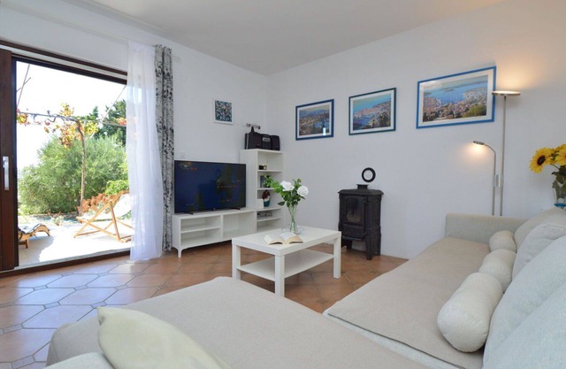 Beautiful private villa for 8 guests with A/C, WIFI, TV, terrace and pets allowed
