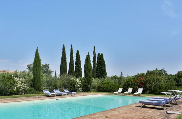 Beautiful private villa for 10 guests with A/C, WIFI, private pool, TV and patio