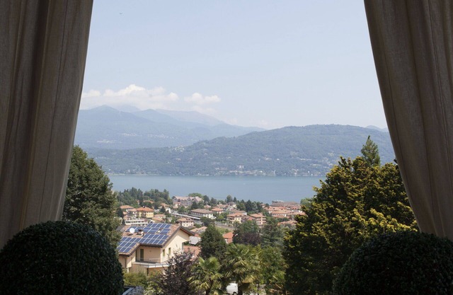 Beautiful private villa with hot tub, sauna, private pool, A/C, WIFI, TV, patio and panoramic view