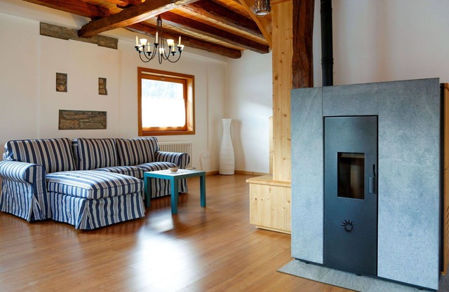 Beautiful private villa for 4 people with WIFI, TV and parking