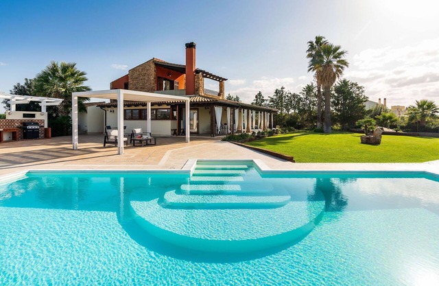 Beautiful private villa with WIFI, private pool, A/C, TV, terrace, panoramic view and parking