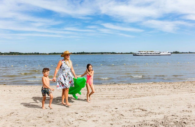 Beautiful private villa for 4 guests with pool, WIFI, TV and terrace