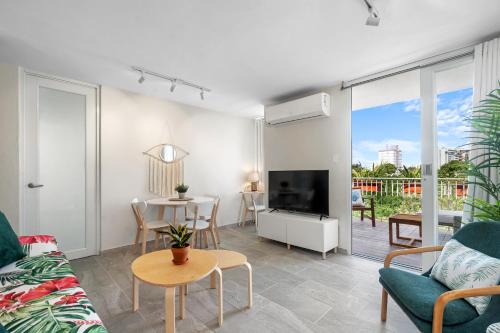 Beautiful Queen Penthouse with Large Terrace