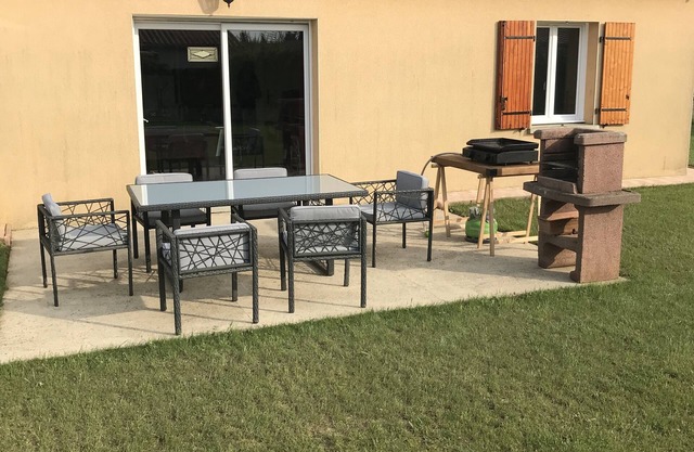 Beautiful, quiet house for 4 to 6 people. 15mn Vallée des Singes - 25mn Futuroscope