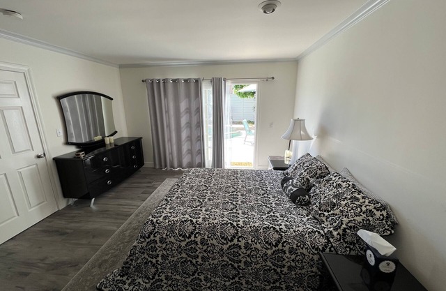 Beautiful, Quiet, Oasis in the heart of Sunset Strip.