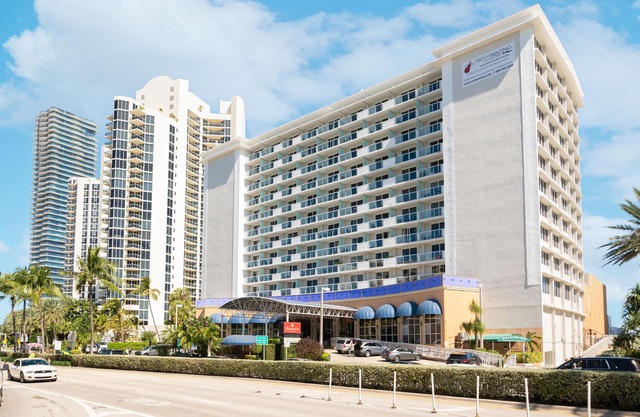 Beautiful renovated condo in Sunny Isles on the beach!