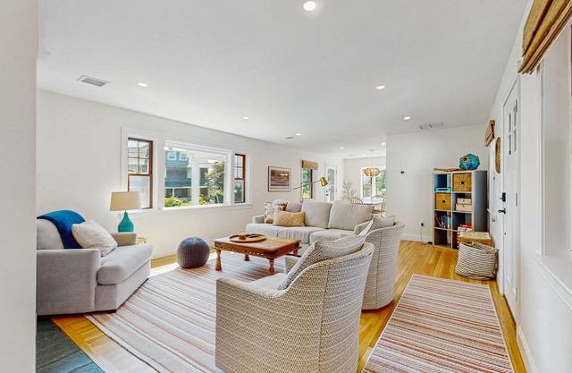 Beautiful renovated ocean view home: walk to beach, tennis & playground