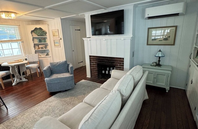 Beautiful renovated quiet cottage.