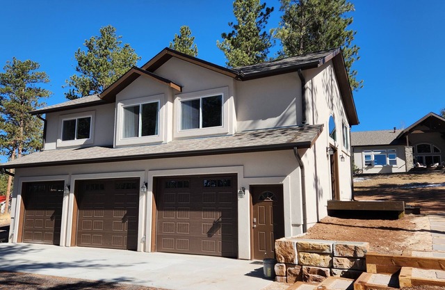 Beautiful retreat 2 miles from downtown Woodland Park - Sleeps 4