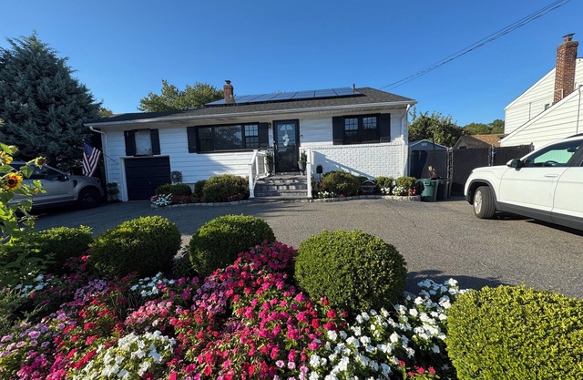 Beautiful RYDER CUP home with heated pool outdoor dining/bar just minutes away