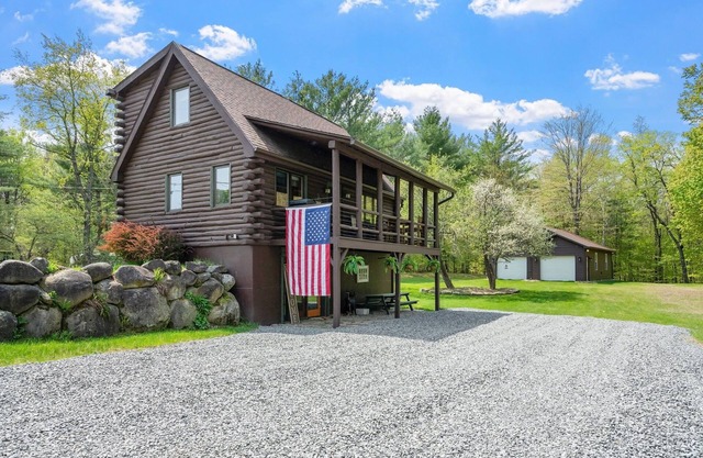 Beautiful Sacandaga Lake Cabin in Adirondacks w/private lake access
