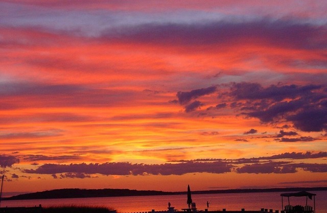 BEAUTIFUL SAG HARBOR PRIVATE BEACH ON NOYAC BAY SPECTACULAR. nAUGUST-LABOR DAY!