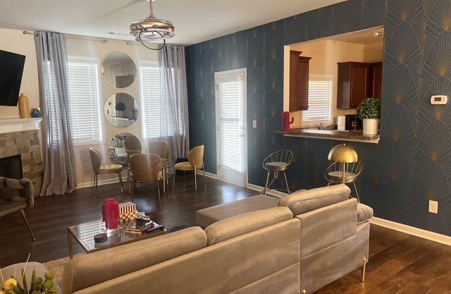 Beautiful Spacious Townhome Minutes from Atlanta Airport