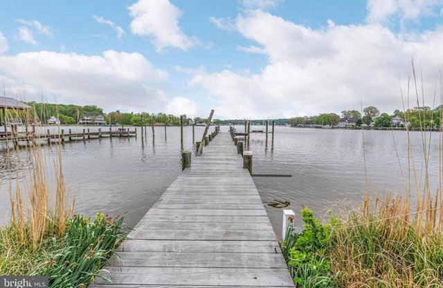 Beautiful, spacious, quiet waterfront house!