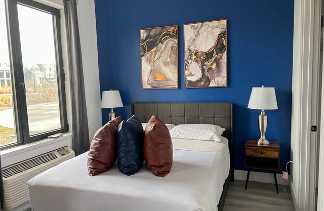 Beautiful Studio Near Airport 5381