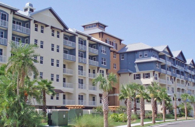 Beautiful studio unit at resort, sleeps 4