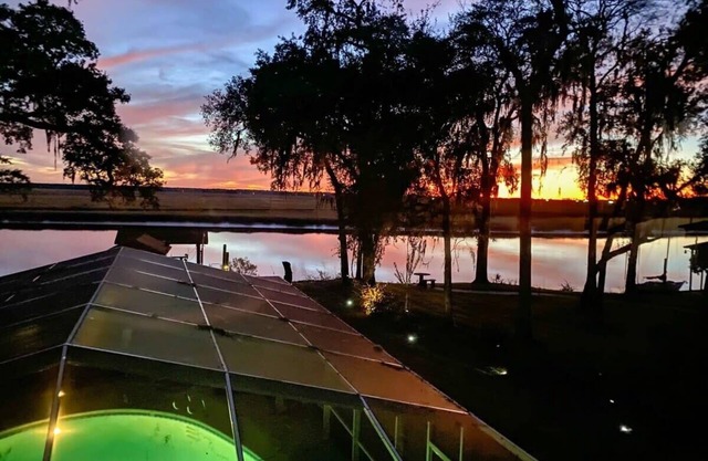 Beautiful Sunsets, Private Dock, Near Beaches