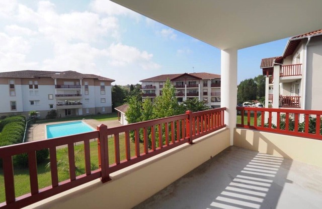 BEAUTIFUL T2 WITH SWIMMING POOL, CIBOURE, PARKING, TERRACE, WIFI and QUIET