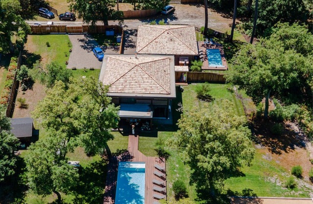 Beautiful Takapuna Villa and Lodge (21 people)