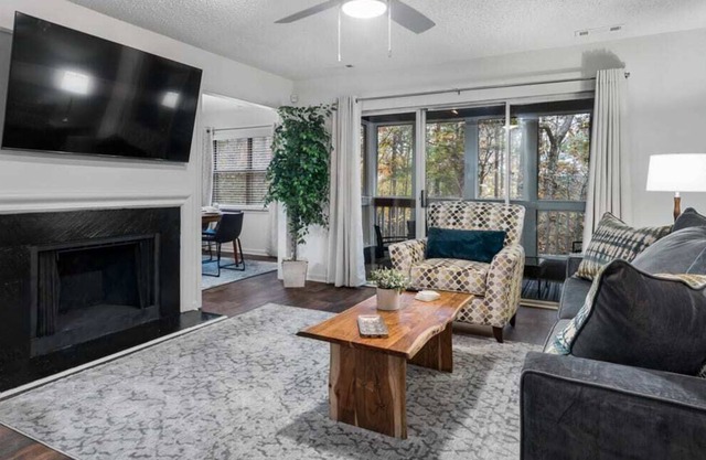 Beautiful Townhome with Porch and near Golf|Shops