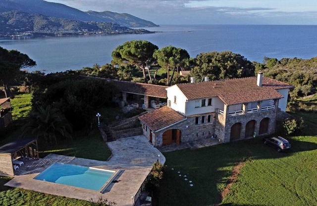 Beautiful traditional villa, 10 min walk from beach