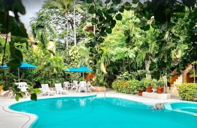 Beautiful tropical condo in the Heart of Zihuatanejo