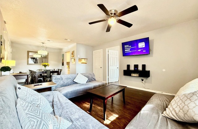 Beautiful Two bedroom two bath first floor apartment,20 minutes to beach