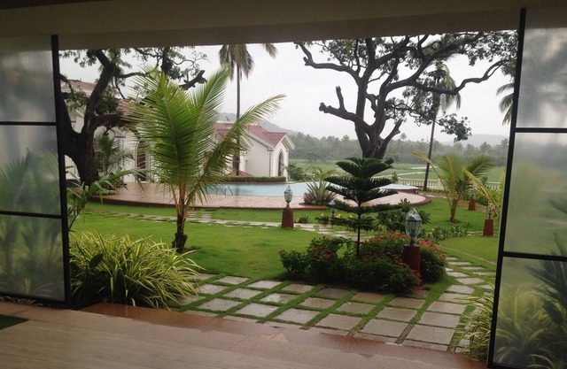 Beautiful two bedroom Villa, Sleeps 4-6 in Serene Riviera Sapphire, Siolim, Goa