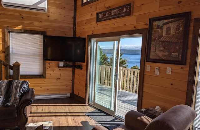 Beautiful, two-story chalet with spectacular views of Bonne Bay & Gros Morne!n
