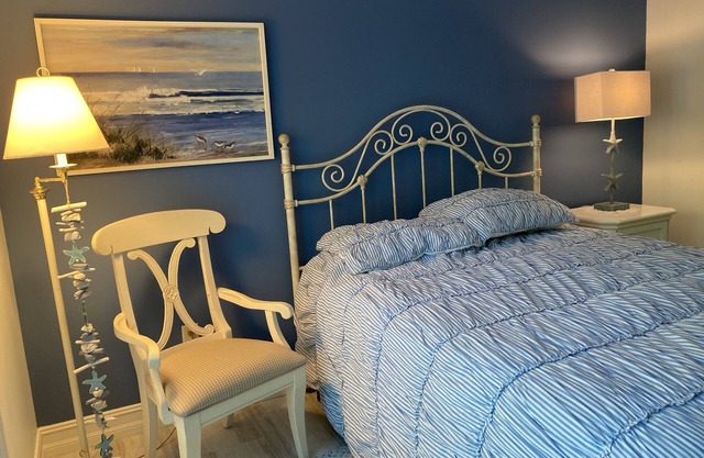 Beautiful, updated, private, contemporary “beachy” Guest suite